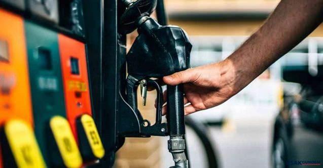 <p>Gümrüksüz Rafineri Fiyatı hesaplanırken ise, Akdeniz-İtalyan piyasasında yayınlanan günlük CIF Akdeniz ürün fiyatları ve günlük Dolar kuru takip edilerek, belli bir fiyat değişim farkında gümrüksüz rafineri tavan satış fiyatı elde ediliyor</p>