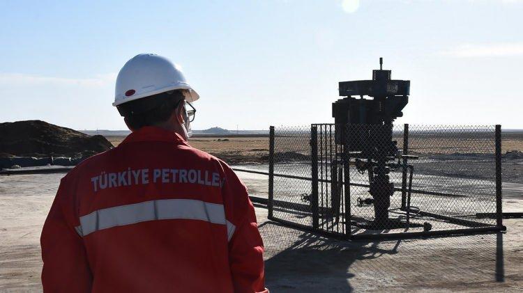 <p><strong>AYLIK PETROL ÜRETİMİ 23,4 MİLYON VARİLE ULAŞTI</strong></p>

<p>Narin, ülkede 2013-2017 döneminde 87 milyon varil olan ham petrol üretiminin 2018-2022 döneminde 111,7 milyon varile yükseldiğine işaret etti.</p>
