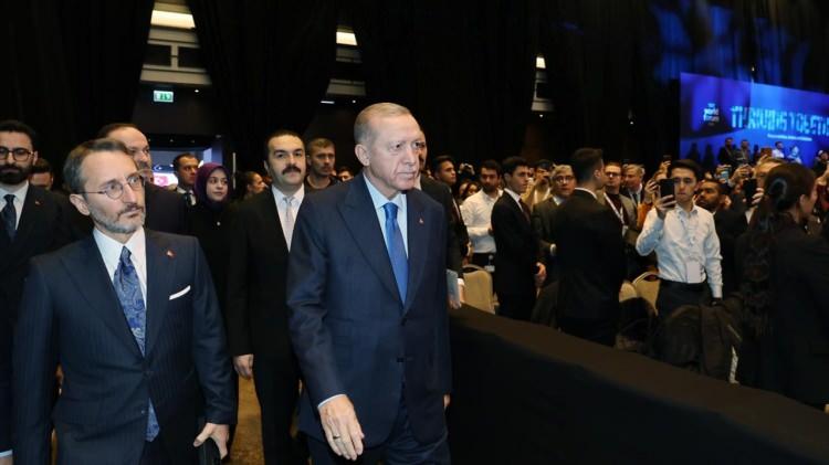 <p>Cumhurbaşkanı Recep Tayyip Erdoğan, "Birlikte Gelişmek: Sorumluluklar, Eylemler ve Çözümler" temasıyla, bu yıl 7'nci kez, akademisyenler, gazeteciler, politikacılar ve sivil toplum kuruluşlarını bir araya getiren "TRT World Forum 2023"un açılışına katılarak konuşma yaptı.</p>

