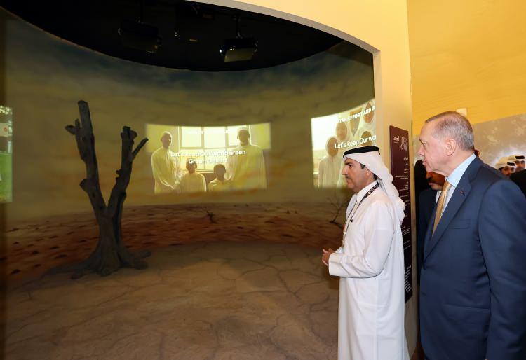 <p>Lusail Sarayı'nda Katar Emiri Şeyh Temim bin Hamad Al Sani ile görüşen ve Türkiye-Katar Yüksek Stratejik Komite 9. Toplantısı'na katılan Erdoğan, buradaki temaslarının ardından EXPO 2023 fuar alanına geçti.</p>

<p> </p>
