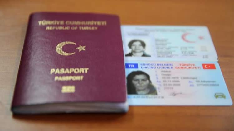 <p>Reuters'ta yer alan habere göre, Yunanistan, Türk vatandaşlarına Türk kıyılarına yakın 10 ada için 7 günlük turist vizesi uygulamasını yeniden başlatmak için Avrupa Birliği Komisyonu’ndan izin aldı.</p>