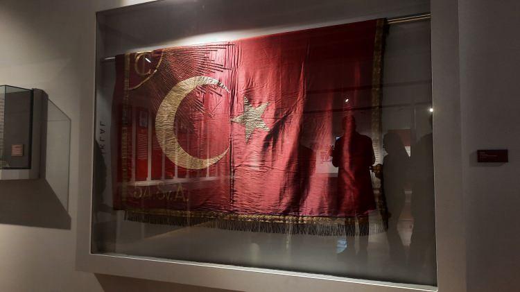 <p>Harbiye Askeri Müzesi’nde açılan “Cumhuriyetin 100’üncü Yılı” isimli sergide Cumhuriyet’in ilanından önceki döneme ait pek çok tarihi eser ilk kez görücüye çıktı. </p>