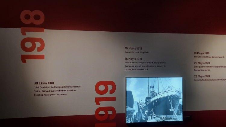<p>54’üncü Süvari Alayı’nın sancağı, bu sancağa ait Mustafa Kemal Atatürk’ün kendi el yazısının bulunduğu sicil defteri, sancağa verilmiş İstiklal Madalyası ile 28 Haziran 1923 tarihinde yapılan milletvekili seçimlerinde İzmir Sancağı seçimini kazananların isimlerinin bulunduğu mazbatanın ilk kez burada sergilendiği öğrenildi.</p>
