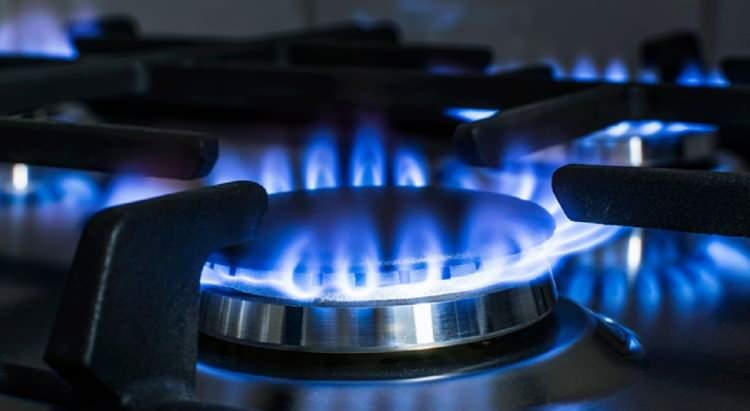 <p>Söz konusu tüketimin karşılanabilmesi ve arz güvenliğinin sağlanabilmesi için boru hatlarının yanı sıra sıvılaştırılmış doğal gaz (LNG) tedarik altyapısını güçlendirmek için yatırımlar da son hızla devam ediyor.</p>