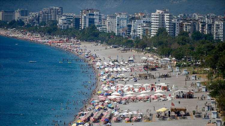 <p>Yıllık GSYH, zincirlenmiş hacim endeksiyle 2022'de önceki yıla göre yüzde 5,5 artarken, 26 ilde Türkiye ortalamasının üzerinde artış gerçekleşti. Bir önceki yıla göre 2022'de en yüksek artış gösteren ilk üç il sırasıyla yüzde 21,8 değişim oranı ile Antalya, yüzde 21,4 ile Kırşehir ve yüzde 17 ile Kilis oldu.</p>
