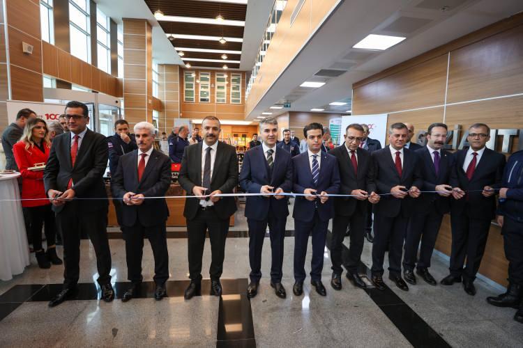 <p>Gaziantep Cumhuriyet Başsavcısı İsmail Karataş, adliye binasındaki serginin açılışında, "Umudu Sanata Dönüştürüyoruz" isimli sergideki eserlerin büyük emek içerdiğini belirtti.</p>