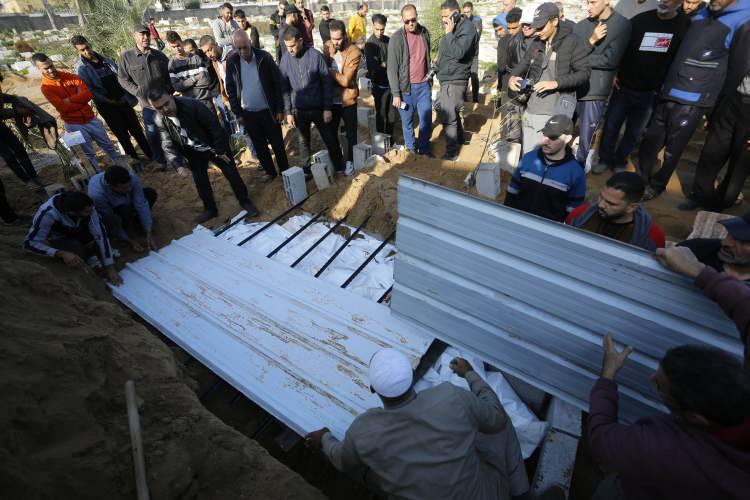<p>İsrail ordusu ile Lübnan Hizbullahı'nın sınır hattındaki düşük yoğunluklu çatışmalarında ise 23 Lübnanlı sivil, 97 Hizbullah mensubu ve 6 İsrail askeri öldü.</p>
<p> </p>