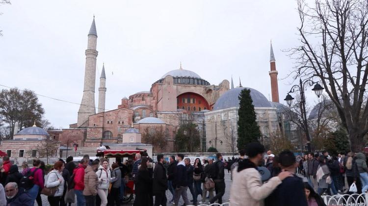 <p>Kültür ve Turizm Bakanlığı, Vakıflar Genel Müdürlüğü ve İstanbul Valiliği'nin ortaklığıyla başlatılan restorasyon çalışmaları kapsamında İdari Kurul ve Bilim Kurulu da oluşturuldu.</p>