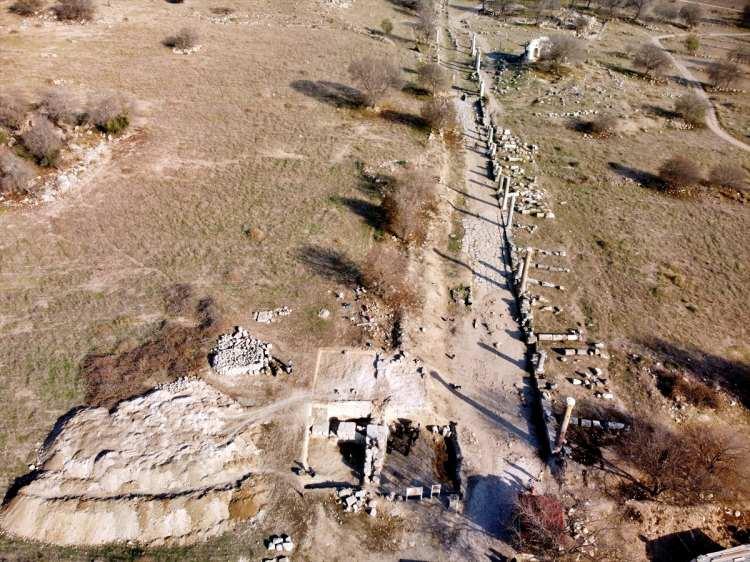 <p>Tanrıça Kubaba ile ilgili de bilgi veren Demir, şunları kaydetti:</p>
<p>"Tanrıça Kubaba, Anadolulu yerel bir tanrıçadır.</p>
<p> </p>
