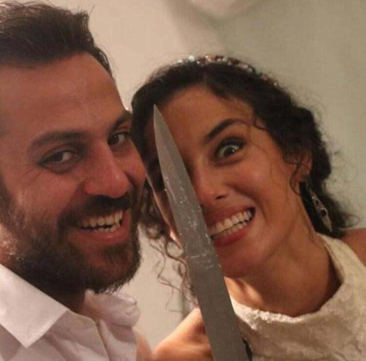 <p><strong>2023-2024 </strong>yayın sezonunda ekranlara gelen dizide <strong>Medine </strong>karakteriyle yer alan Cansu Tosun, dizideki performansıyla büyük beğeni topluyor.</p>