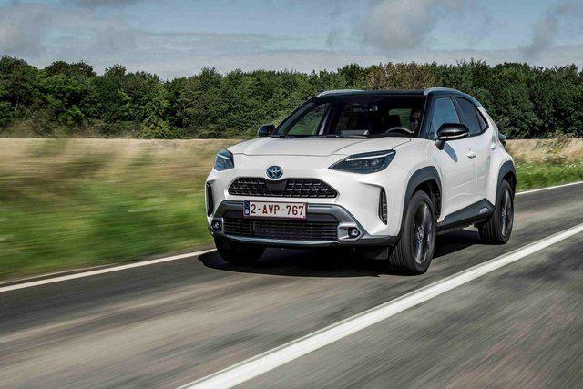 <p>Yaris Cross ise, 1 milyon 200 bin TL’den başlayan fiyatlarla bayilerde yerini almış durumda. Bu modelde de 170 bin TL indirim veya 200 bin TL, 12 ay, yüzde 0 faiz seçeneğinden yararlanmak mümkün.</p>