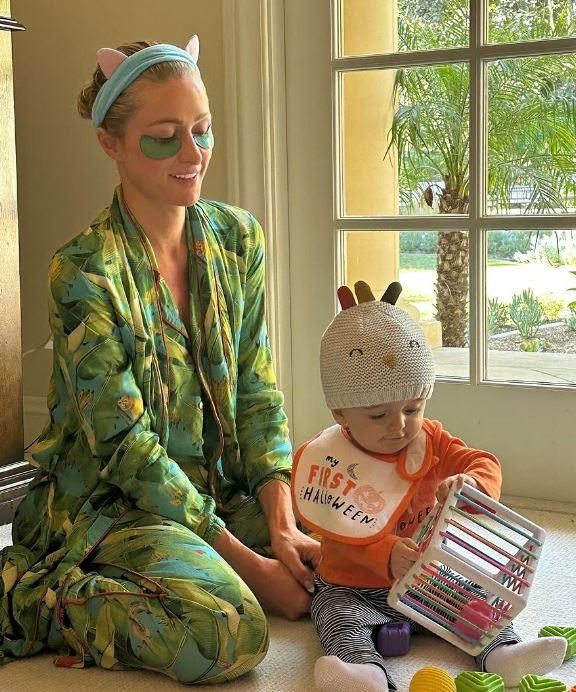 <p>Yayınlanan görüntülerin ardından birçok sosyal medya kullanıcısı söz konusu durumu zenginlerin hayattan kopukluğuyla ilişkilendirdi. Fakat geri kalan insanlar ise Paris Hilton'un annelik yapabilmesi için<strong> 'zamana'</strong> ihtiyacı olduğundan bahsetti.</p>
