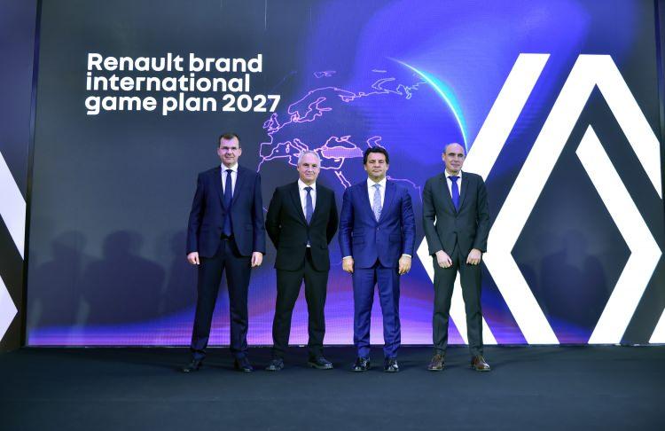 <p><span style="color:#B22222"><strong>TÜRKIYE, KÜRESEL BIR IHRACAT MERKEZI HALINE GELECEK</strong></span></p>

<p> </p>

<p>Renault Group, 2026 yılına kadar OYAK Renault fabrikasında yeni bir modüler platformu da hayata geçirmeye odaklanıyor. Bu esnek ve yüksek verimli platform, çok çeşitli güç aktarma organları teknolojileriyle uyumlu olacak.</p>

<p> </p>

<p>Halihazırda üretiminin yüzde 75'ini Avrupa'ya ihraç eden OYAK Renault fabrikasını, 2027 yılına kadar dünya ülkeleri için küresel bir ihracat merkezi haline getirmeyi hedefleyen Renault, geleceğin C SUV modellerini 50'den fazla ülkeye ihraç ederek küresel varlığını genişletecek.</p>
