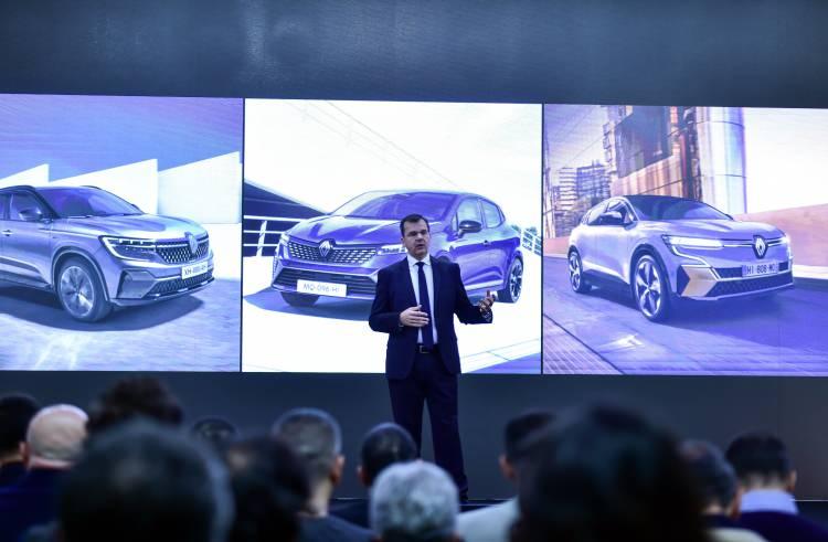 <p><span style="color:#B22222"><strong>“YENI RENAULT DUSTER, ÖNCEKI NESILLERINI BAŞARILI KILAN TÜM ÖZELLIKLERI KORUYOR”</strong></span></p>
<p> </p>
<p>Türkiye’de Renault markası ve kullanıcılar arasında derin bir bağ bulunduğunu ve Türkiye’nin bir Renault ülkesi olduğunu belirten MAİS A.Ş. CEO’su Dr. Berk Çağdaş “Bugün, 2024 yılından itibaren Türkiye'de yerlileştirmeyi planladığımız 3 SUV arasından ilki olacak Yeni Renault Duster'ı duyurmak istiyorum. Yeni Renault Duster’ın, Duster modelinin başarı hikayesini sürdüreceğine eminim.</p>
<p> </p>
<p>Gerçek bir ikon olan Duster, kariyerinin 13 yılı aşkın süresinde dünya çapında büyük bir başarı elde etti. Duster dünya genelinde 1,7 milyondan fazla satış rakamına ulaştı.</p>
<p> </p>
<p>Yeni Renault Duster, önceki nesillerini başarılı kılan tüm özellikleri koruyor. Duster ve yeni SUV'larla birlikte, Renault markası tam bir SUV yelpazesine sahip olacak” dedi.</p>