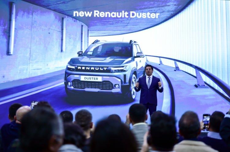<p>Elektrikli otomobiller 2027 yılına kadar Türkiye'deki Renault satışlarının 3’te birini oluşturacak.</p>
<p> </p>
<p>2027 yılına kadar, Renault'un ürün gamında hibrit ve elektrikli araç satışlarında önemli bir artış yaşanacak ve Türkiye’de pazarın dönüşümüne katkı sağlanacak.<br />
Türkiye'de 2025 yılına kadar yeni nesil hibrit bir motor da yerelleştirilecek.</p>
<p> </p>
<p>Her yeni yerelleştirilmiş modelde bir hibrit motor seçeneği de sunulacak. 2027 yılında Türkiye'deki elektrikli araç satışlarının, toplam Renault satışlarının 3’te birine ulaşması hedefleniyor.</p>