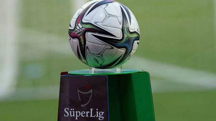 <p>Avrupa'nın ilk 10 liginin bu sezonki ulusal TV yayın geliri ortalaması 587 milyon avro (19 milyar lira) oldu. Süper Lig ise 84 milyon avro (2,6 milyar lira) ile yaklaşık 7 kat düşük düzeyde kaldı.</p>