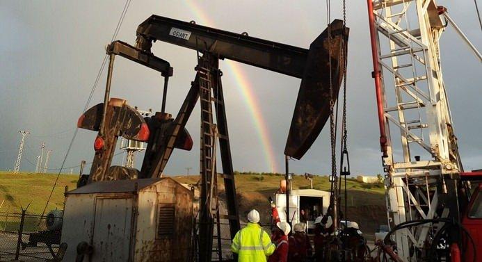 <p><strong>PETROL ÜRETİMİNDE REKOR</strong></p>
<p>Geçen yılın aynı ayıyla karşılaştırıldığında ham petrol üretiminde yüzde 14, doğal gaz üretiminde yüzde 80 artış olduğunu belirten Narin, şunları kaydetti:</p>
<p> </p>