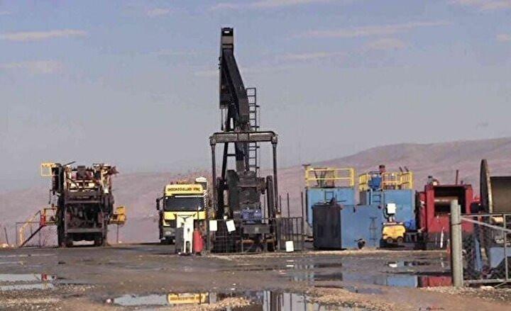 <p>Narin, "Ekim ayı itibarıyla aylık olarak petrol üretimi 23,4 milyon varile, doğal gaz üretimi ise 589 milyon metreküpe ulaşmış bulunmaktadır." bilgisini verdi.</p>
