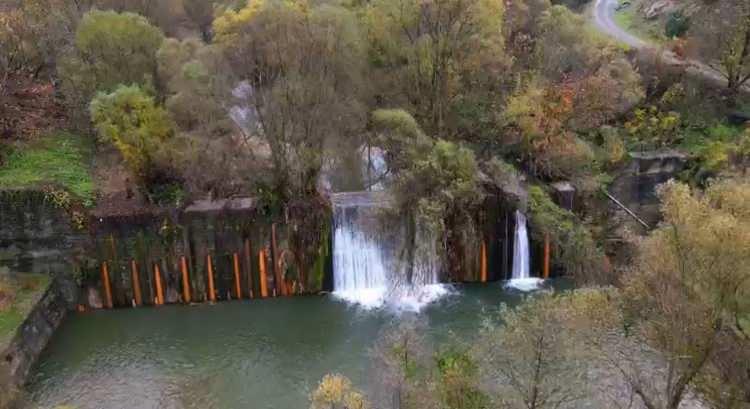 <p>Sisli bir havada dron ile çekilen görüntülerde Uludağ bütün ihtişamı kayda alındı.</p>