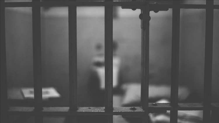 <p>Düzenleme ile az ceza alan hükümlüler de ceza infaz kurumuna gireceğinden cezasızlık algısının ortadan kaldırılması hedefleniyor. Denetimli serbestlik süresi ise 3 yılı aşamayacak.</p>