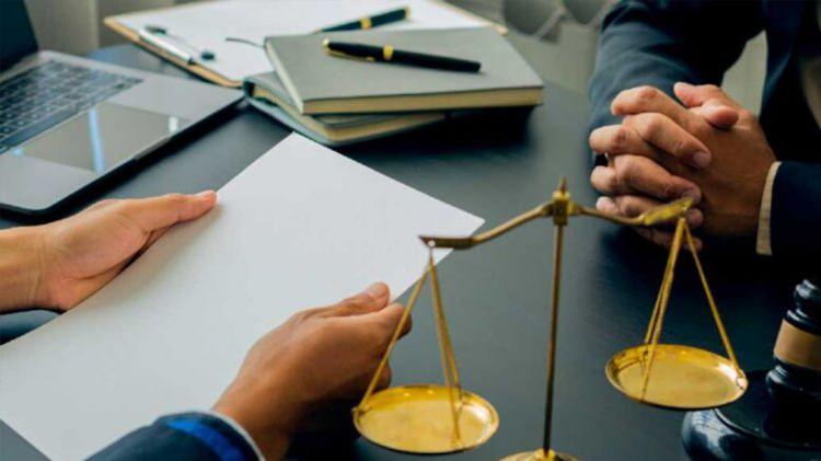 <p>- Uzlaşma görüşmeleri sırasında tespit edilemeyen veya uzlaşmadan sonra ortaya çıkan zararlara ilişkin tazminat davası açılabilecek.</p>

<p>- Hakkında ikinci defa tekerrür hükümleri uygulanan hükümlüler, mahkûm oldukları süreli hapis cezasının dörtte üçünü infaz kurumunda iyi halli olarak geçirmeleri halinde koşullu salıverilmeden yararlanabilecek.</p>

