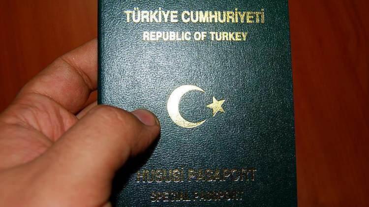 <p>Noterliklerde yapılan işlemler için alınacak vergi, resim, harç, değerli kâğıt bedelleri ve noterlik ücretleri ile diğer işlem giderleri kredi kartıyla ödenebilecek. Ayrıca, noterlere görevleri süresince yeşil pasaport verilecek.</p>