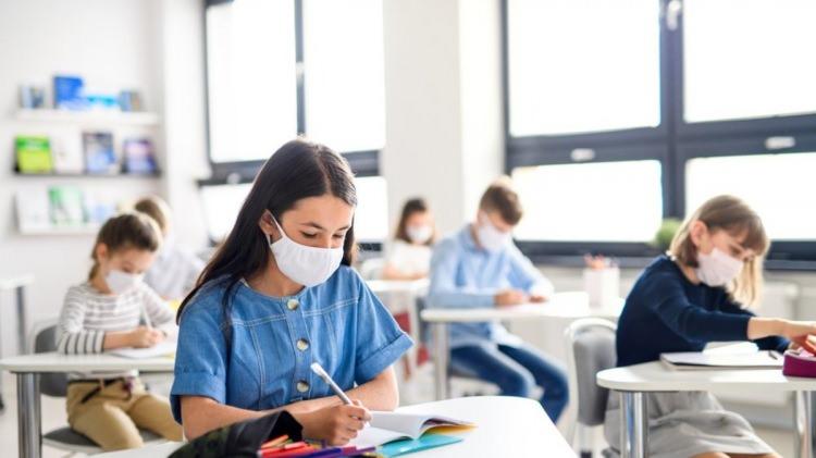 <p>Bu yıl, salgınla ilgili olarak solunum sinsityal vir&uuml;s&uuml; (RSV) ve Mycoplasma pneumoniae bakterisi de dahil olmak &uuml;zere halihazırda bilinen solunum yolu mikropları tespit edildi.</p>
