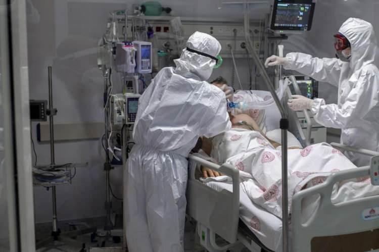 <p>Bununla birlikte, pandemi kısıtlamalarının geride kalmasının ardından mikoplazmaya &ouml;zg&uuml; s&uuml;r&uuml; bağışıklığının azalması ve ciddi vakaların yeniden artması konusunda dikkatli olunması i&ccedil;in uyarılar yapılıyor.</p>
