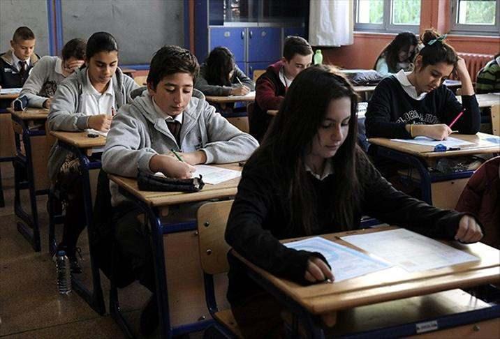 <p>9. Lisenin ilk günü ne giyilir?</p>