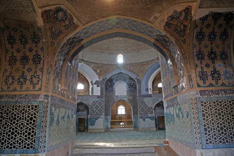<p> İran'ın Doğu Azerbaycan eyaletinin yönetim merkezi Tebriz’de bulunan Karakoyunlular dönemi eseri "Gök Mescid", kendine has mavi çinileriyle ülkedeki en önemli tarihi yapılar arasında yer alıyor.</p>
