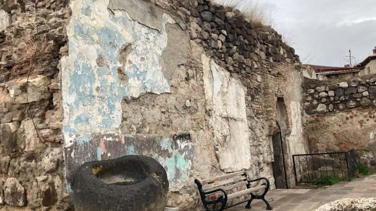 <p>Çankırı’nın Çerkeş ilçesinde 1638 yılında 4. Murad tarafından inşa edilen ve asırlardır ayakta kalan hamam, tarihi dokusuyla kendine hayran bırakıyor.</p>