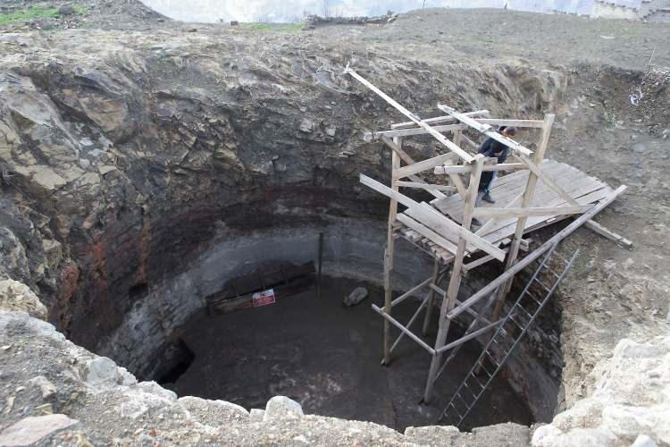 <p>Çorum'un İskilip ilçesinde zeminden yaklaşık 100 metre yükseklikteki kaya üzerinde bulunan tarihi kalede 7 Mayıs'ta İskilip Belediyesi, Hitit Üniversitesi ve Çorum Müzesi Müdürlüğü işbirliğiyle başlatılan arkeolojik kazı çalışması tamamlandı.</p>
