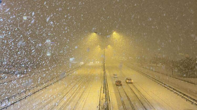 <p>İstanbul’da ise bir ilçe için kar alarmı verildi...</p>
