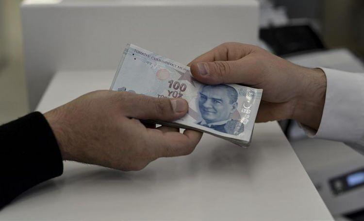 <div>ASGARİ ÜCRET DÖVİZ BAZLI REKOR KIRDI</div>
<div> </div>
<div>2022 Aralık ayında 5500 TL olarak uygulanan asgari ücret Ocak ve Temmuz aylarında yapılan artışla yüzde 107 artışla 11.402 TL'ye yükseldi. Asgari ücret dönemin kuruyla 482 dolar düzeyine çıkarak döviz bazlı rekor kırdı.</div>
<div> </div>
<div>ASGARİ ÜCRET DÖVİZ BAZLI REKOR KIRDI</div>
<div> </div>
<div>2022 Aralık ayında 5500 TL olarak uygulanan asgari ücret Ocak ve Temmuz aylarında yapılan artışla yüzde 107 artışla 11.402 TL'ye yükseldi. Asgari ücret dönemin kuruyla 482 dolar düzeyine çıkarak döviz bazlı rekor kırdı.</div>
<div> </div>
