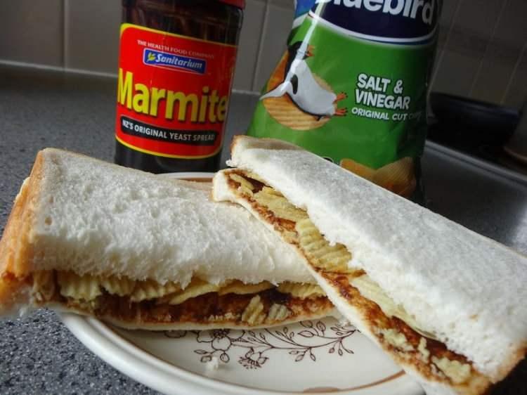 <p><span style="color:#B22222"><strong>Marmite and Chip Sandwich / Yeni Zelenda</strong></span></p>
