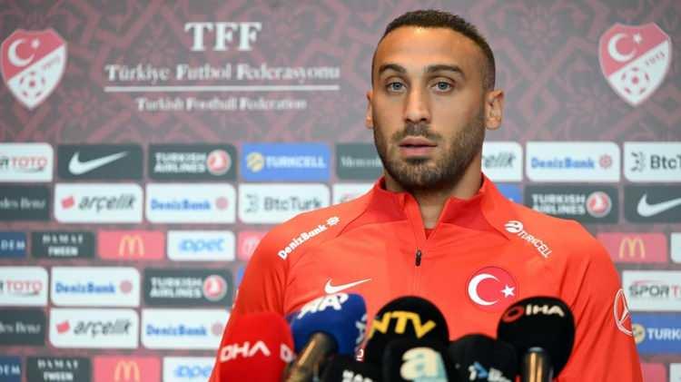 <p>Cenk Tosun: “Şiddetin her türlüsüne hayır. Sporun temel ilkesi olan centilmenlik ve adil oyun ruhuna uygun olmayan davranışları kınıyor, bu tür olayların sporun doğasına aykırı olduğunu hatırlatmaktan utanç duyuyoruz. Geçmiş olsun Halil Umut Meler.”</p>
