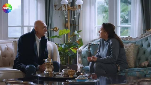 <p><span style="color:#000000"><strong><em>"HEVESİNİ ALSAYDIN"</em></strong></span></p>
<p><span style="color:#800000"><strong>Boşanmayı reddeden ve kendisinden boşanmak isteyen eşiyle yüzleşen Pembe'nin Abdullah'a söylediği </strong></span><span style="color:#000000"><strong><em>"Madem gönlün kaydı hevesini alsaydın. Niye dillendiriyorsun sen bunu? Herkes nasıl yapıyorsa, ne yapıyorsa sen de öyle yapsaydın. Boşanmak ne demek? Alev yuva yıkan adi bir kadın. Ben sıkıntı çekmeyeceğim, asıl sıkıntıyı siz çekeceksiniz. Ben senden boşanmayacağım.</em></strong></span></p>