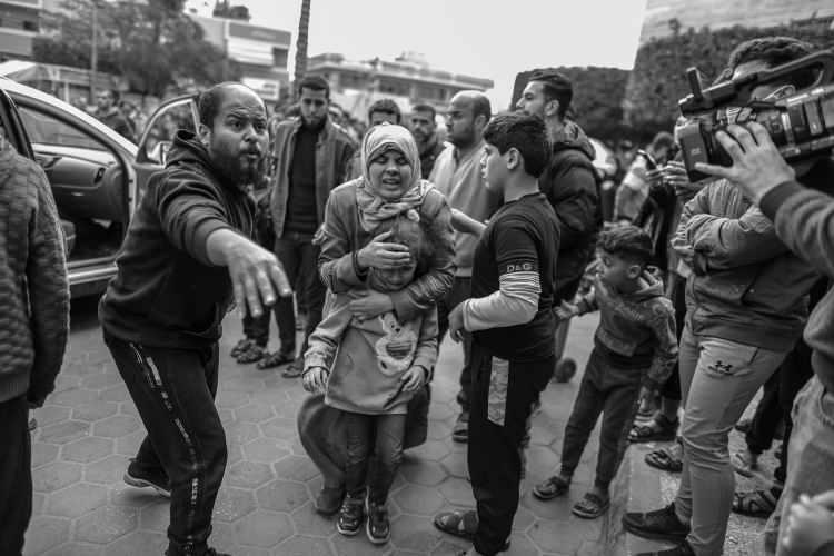 <p>Açıklamada, 7 Ekim'den bu yana İsrail'in saldırılarıyla Gazze'de en az 8 bini çocuk, 6 bin 200'ü kadın olmak üzere 18 bin 412 kişiyi öldürdüğü, 50 bin 100 kişiyi yaraladığı belirtildi.</p>
<p> </p>