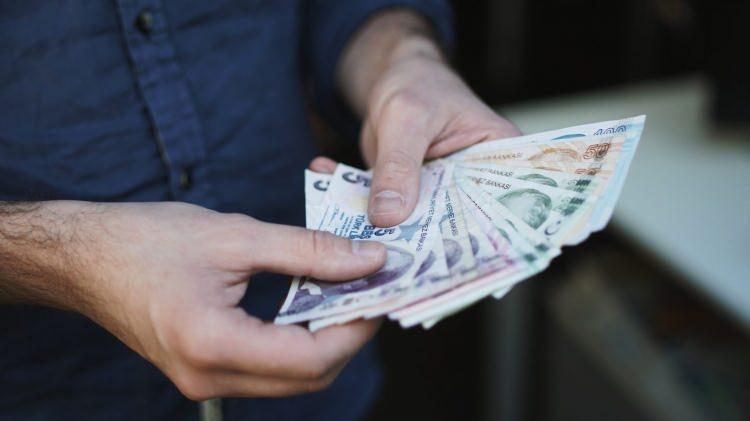 <p>Yüzde 75 hissesi olanlar 3750 TL,<br />
Yüzde 50 hissesi olanlar 2500 TL,<br />
Yüzde 25 hissesi olanlar 1250 TL ikramiye ödemesi alıyor.</p>