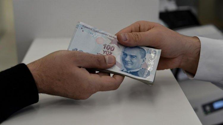 <p>Bu yılın sonuna kadar doğum ve askerlik borçlanma hakkını kullanan sigortalılar 1 gün için en az 143 lira 9 kuruş ödeyecek. Bu tutar günlük brüt asgari ücretin yüzde 32’sini temsil ediyor. </p>