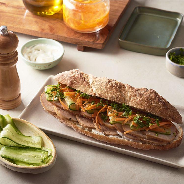 <p>Vietnam'dan "Meat and Cold Cuts Bánh Mì" ise listenin on dördüncü sırasına yerleşti.</p>
<p> </p>