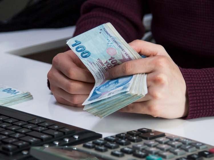 <p>EMEKİ PROFESÖR MAAŞI</p>

<p>Temmuz Dönemi:<br />
<br />
5 aylık yüzde 45: 37.233 TL<br />
<br />
6 aylık yüzde 49,80: 38.466 TL</p>
