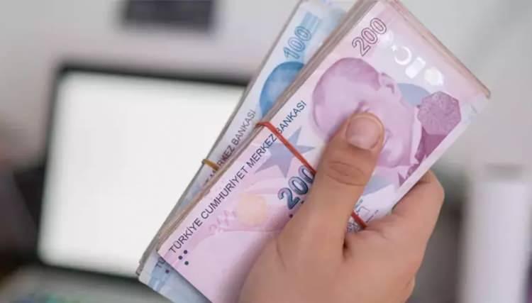 <p><strong>''Şu andaki kıdem tazminatına baktığımız zaman 23 bin 498 lira olduğunu görüyoruz. Yani aralık ayında emekli olacak bir işçi, maaşı 50 bin lira da olsa 60 bin lira da olsa kıdem tazminatı 23 bin 498 lira olacak. Bunun üzerinden hesaplama yapılacak. Yine asgari ücret üzerinden çalışan için 13 bin 414,50 lira üzerinden kıdem tazminatı hesaplanacak. </strong></p>
