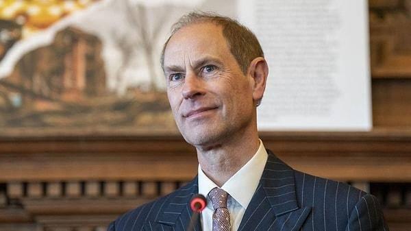 <p><span style="color:#FF0000"><strong>5. Prens Edward</strong></span></p>

<p><span style="color:#000000"><strong>Ne etliye ne de s&uuml;tl&uuml;ye karışan Prens Edward, Krali&ccedil;e II. Elizabeth'in en k&uuml;&ccedil;&uuml;k &ccedil;ocuğu. Bug&uuml;ne dek hep g&ouml;zlerden uzak kalmayı tercih eden Edward, İngilizlerden&nbsp;oyların y&uuml;zde 54'&uuml;n&uuml; aldı.&nbsp;</strong></span></p>
