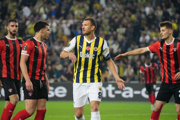 <p>Galatasaray'ın ardından Fenerbahçe de Avrupa'da macerasına devam etmeyi garantiledi. </p>