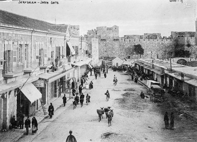 <p>İsrail’in başhahamı, Tapınak Tepesi ya da Mabet Tepesi olarak da bilinen Harem-ü Şerif’e Yahudilerin girişini, ayak basılmayacak kadar kutsal bir yer olması dolayısıyla yasaklamış durumda.</p>
<p> </p>