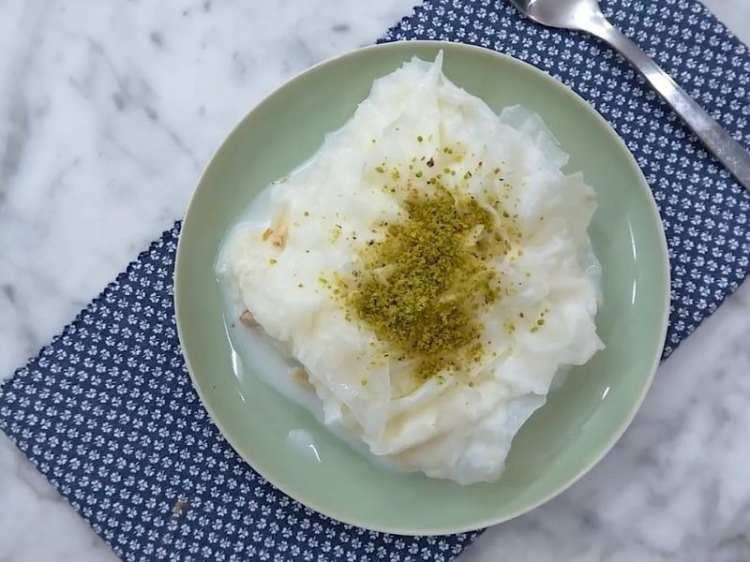 <p><a href="https://www.yasemin.com/yemek/haber/2850975-en-kolay-gullac-nasil-yapilir-adim-adim-iyi-gullac-yapmanin-puf-noktalari"><span style="color:#800080"><strong>2. CEVİZLİ G&Uuml;LLA&Ccedil;</strong></span></a></p>
