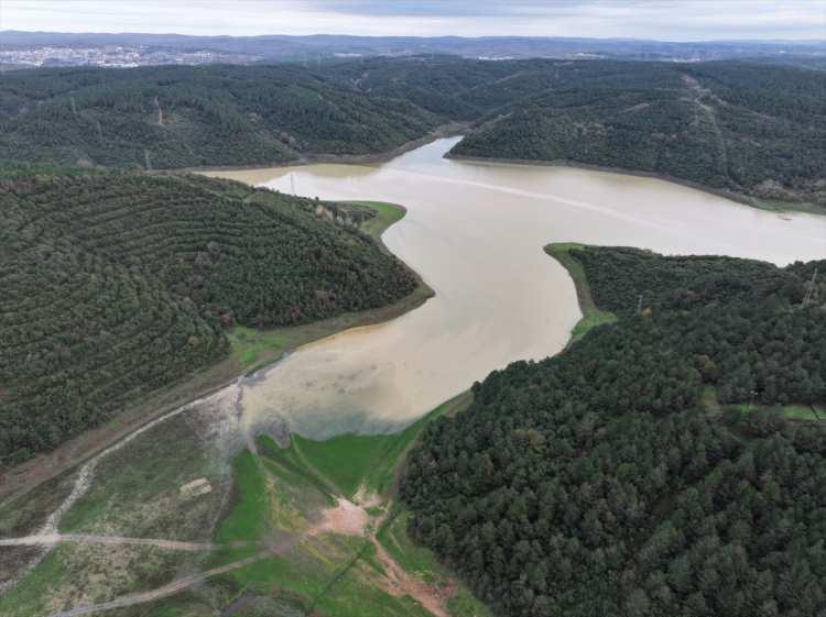 <p>Bu yıl barajlara düşen yağış miktarı metrekare başına 803,18 kilogram oldu.</p>