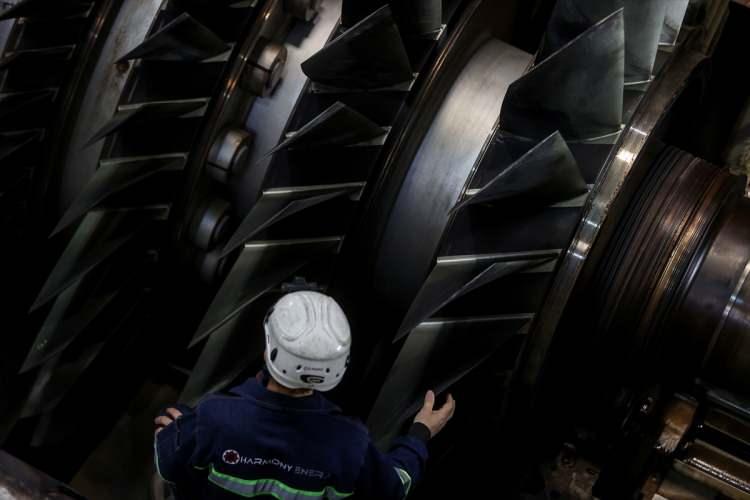 <p>"Hareketli kanatların çalışma saatleri arttı, bu da bize ayrı bir avantaj sağladı. Santralimiz Bursa'nın elektrik ihtiyacının yüzde 60'ını karşılıyor. Yaptığımız bakım çalışmalarıyla santralin ömrünü en az 25 yıl daha uzattık. Bakımda tamamen yerli mühendislerle çalışıyoruz. Parçalarda da ilerleyen dönemde dışa bağımlılığı azaltacağız."</p>
<p> </p>