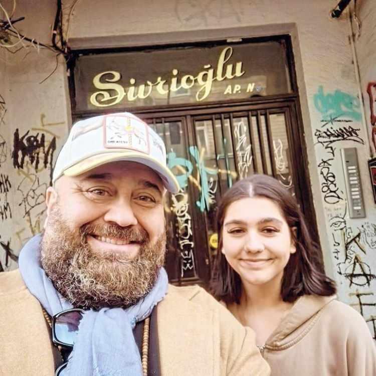 <p><span style="color:#B22222"><strong>"TÜM HİKAYE BURADA BAŞLIYOR"</strong></span></p>
<p> </p>